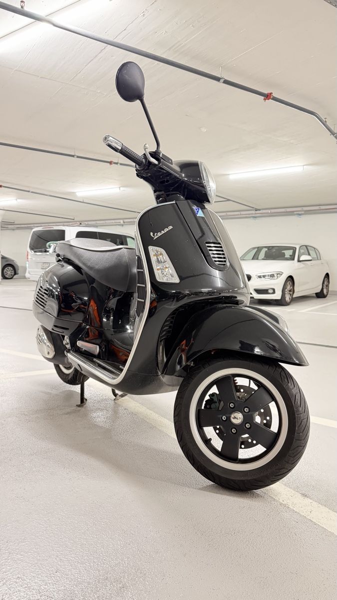 Vespa Scooter: Piaggio Vespa GTS Super 300 – Usato da Zürich venduto da erl_qtz8