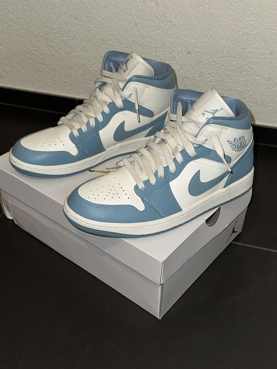 Jordan Chaussures hommes: Air Jordan 1 Mid UNC – Neuf avec emballage d'origine à St.Gallen par Ha-Ha