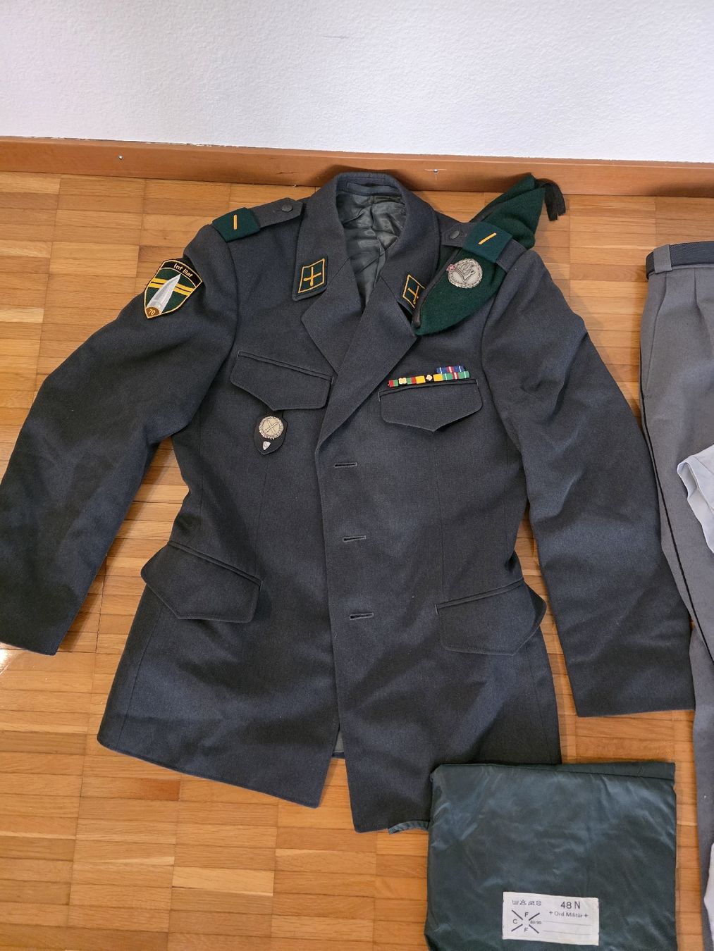 Armée suisse Uniformes: Schweizer Armee Ausgangsuniform – D'occasion à Winterthur par Eljabanebre 3