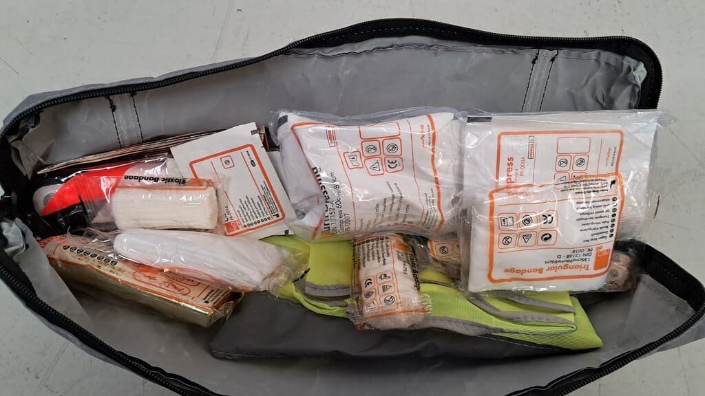 Kit di pronto soccorso: Renault Safety Pack (7711780759) – Usato da Alpnach-Dorf venduto da Hess-Automobile 1