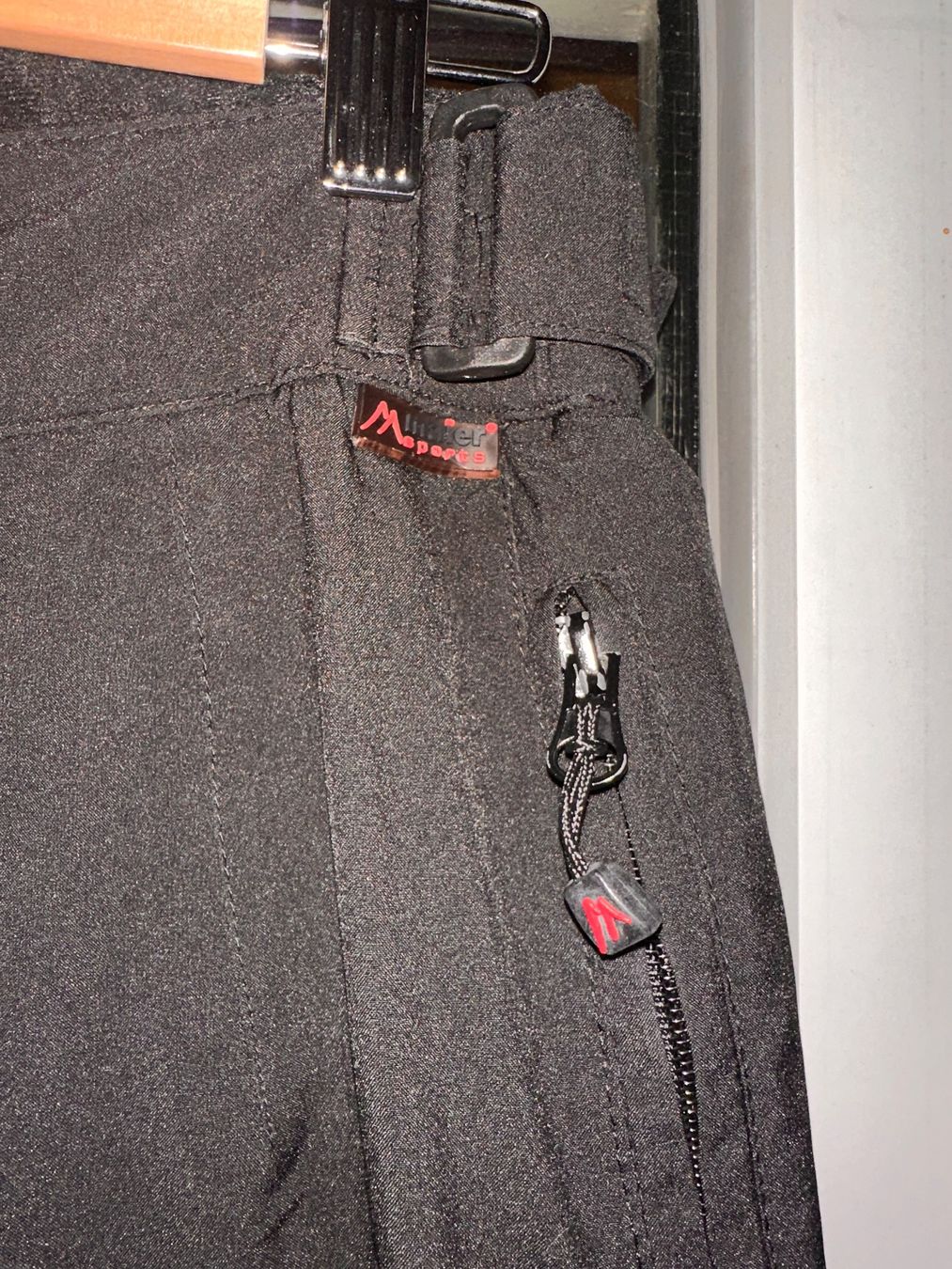 Hosen: Schwarze Skihose Marke Montura – Gebraucht aus Zürich von BettinaMarie2308 2