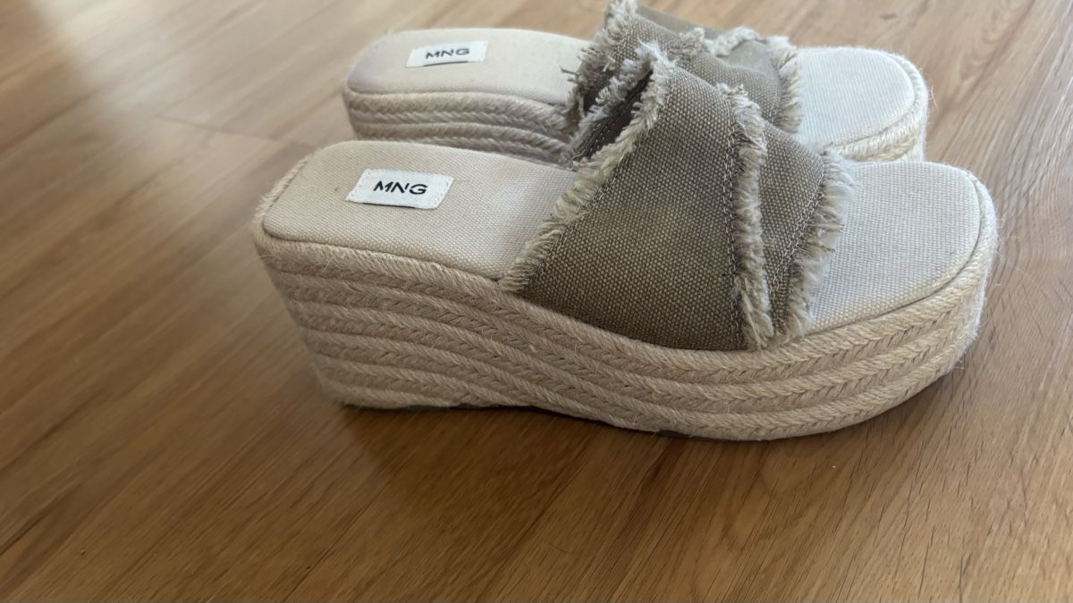 Scarpe da donna: Schöne beige Sandalen  – Usato da Roggwil BE venduto da R.. 1