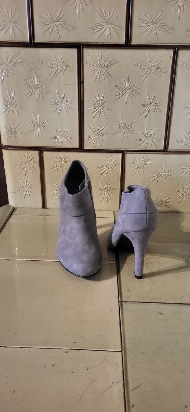 Chaussures femmes: graue Pumps – D'occasion à Dürrenäsch par Noana1108 2