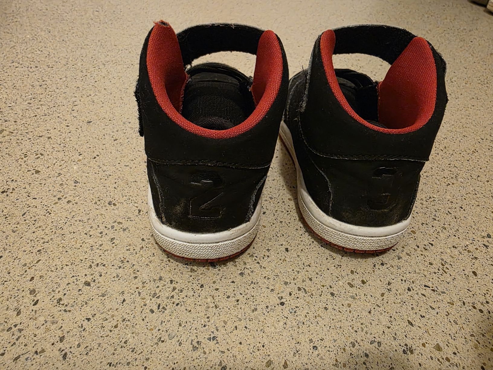 Jordan Scarpe per ragazzi: Nike Jordans Turnschuhe 23.5 – Usato da Zürich venduto da Allek 2