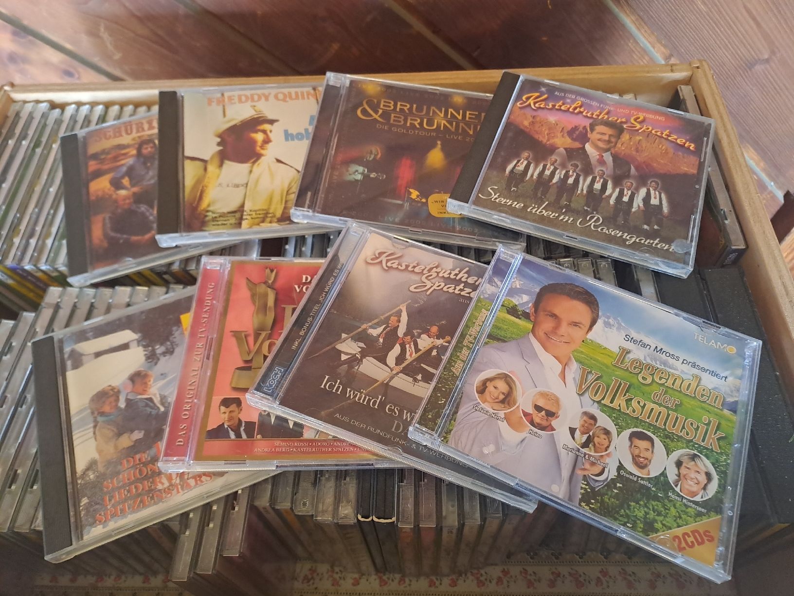 CDs: 2 Schubladen mit älteren Schlager CD's – Gebraucht aus Uetendorf von Essiggurken 2