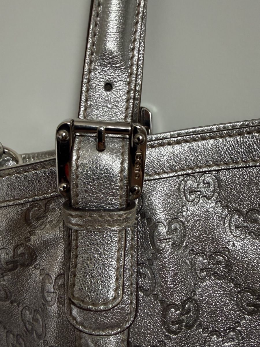 Gucci Taschen für Damen: GUCCI Silver Metallic Guccissima Medium Britt Tote – Neu (gemäss Beschreibung) aus Staffelbach von 333_2y6n 3