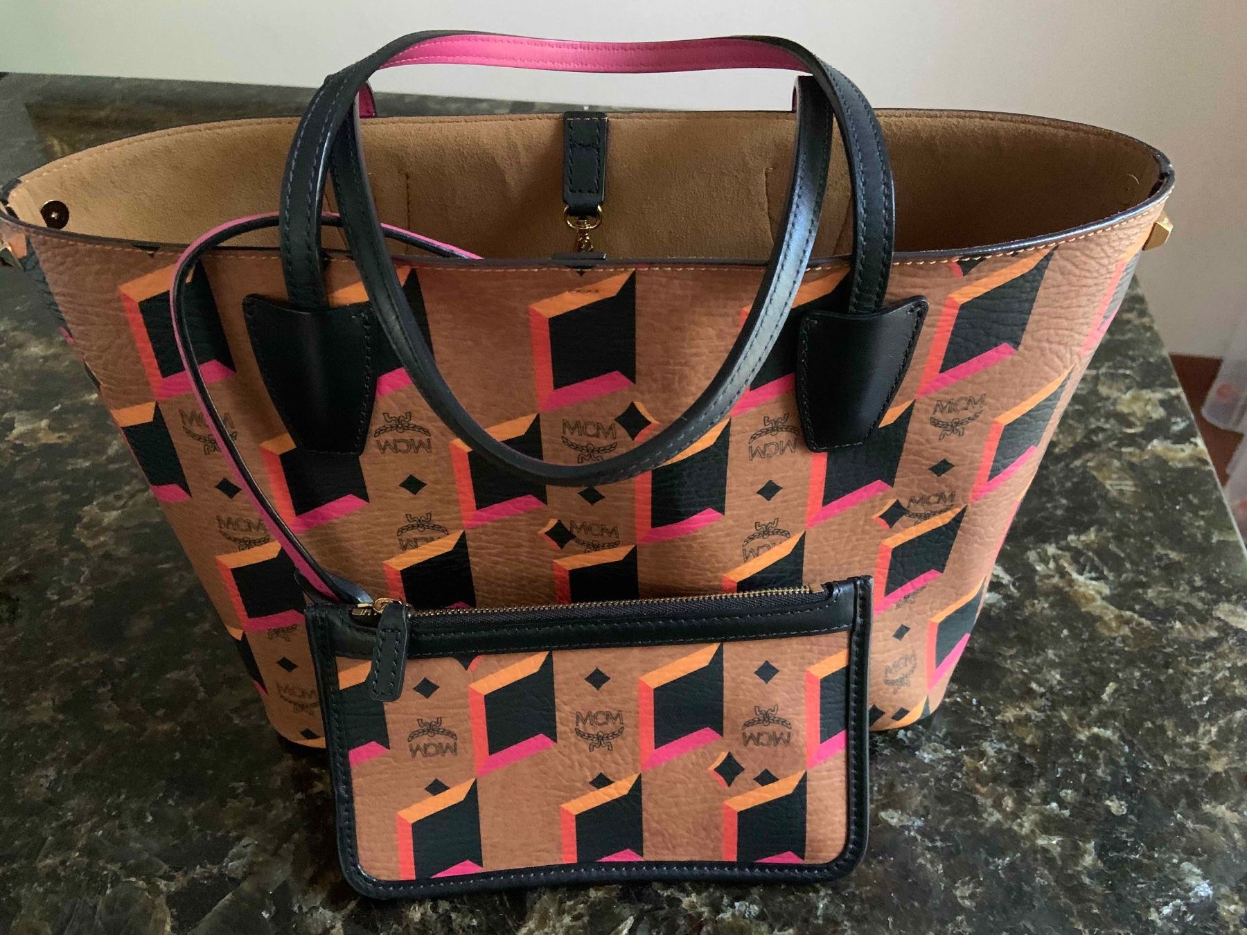 Mcm Taschen für Damen: MCM Umhängetasche inkl. Geldbeute – Gebraucht aus Winterberg ZH von Heiri_M. 1