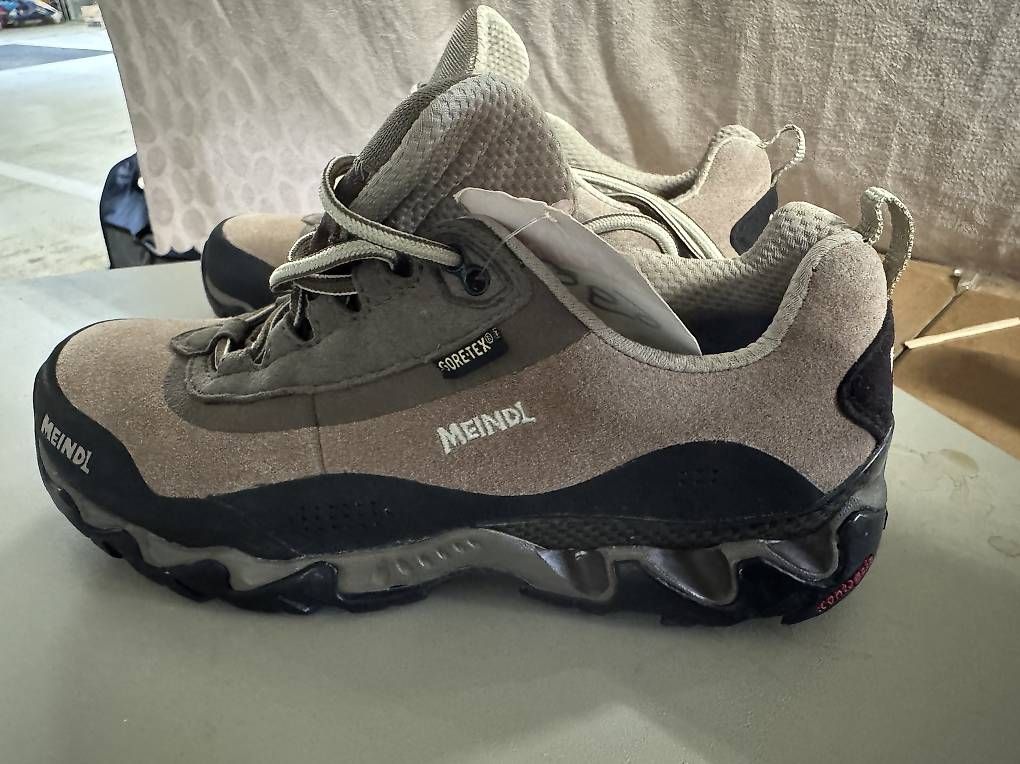 Meindl Scarpe da donna: Meindl Wanderschuhe Gore-Tex, Grösse 37.5, NEU – Nuovo e nell'imballaggio originale da pratteln venduto da audimaster 3
