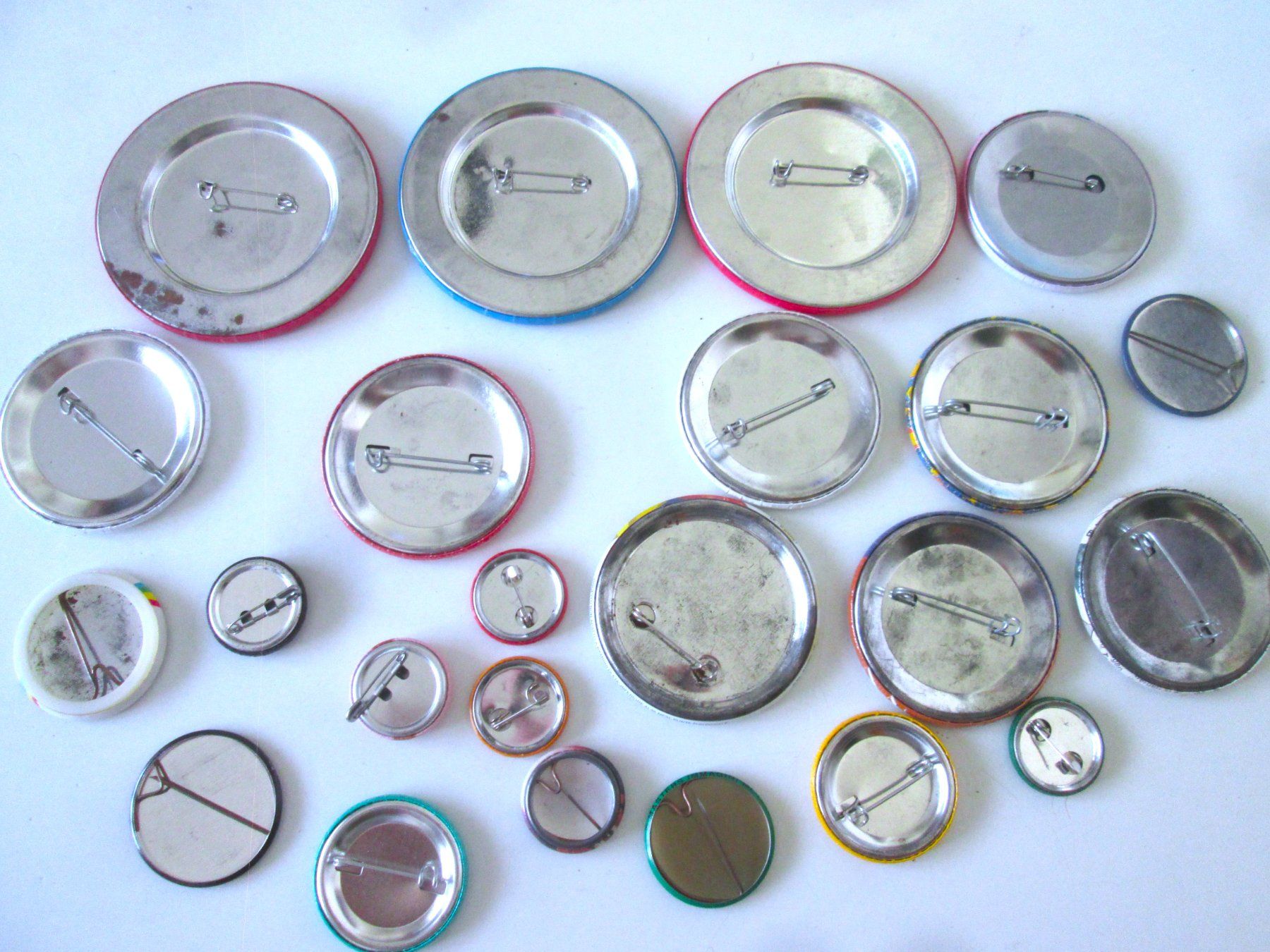 Spille & Fermagli: 23 Broche aus metall – Usato da Sementina venduto da babucia 1