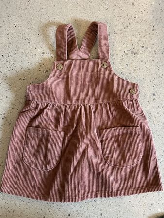 Adorable robe en velours côtelé taille 80