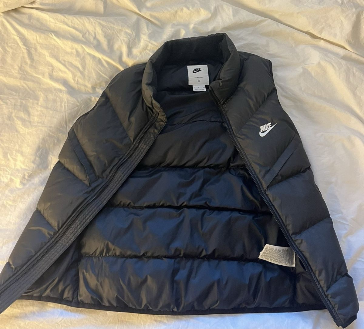 Nike Giacche: Doudoune sans manches Nike – Nuovo (secondo la descrizione) da Le Grand-Saconnex venduto da c7w_ngx7 2