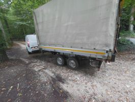 Gebrauchter Anhänger mit Plane und Hebebühne