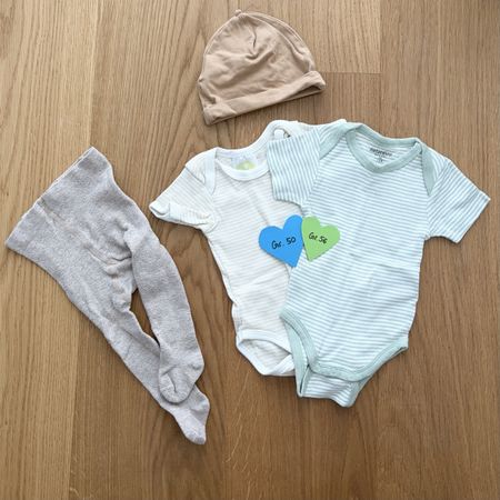 Babykleider Set: Bodies, Strumpfhose und Mütze, Grösse 50/56