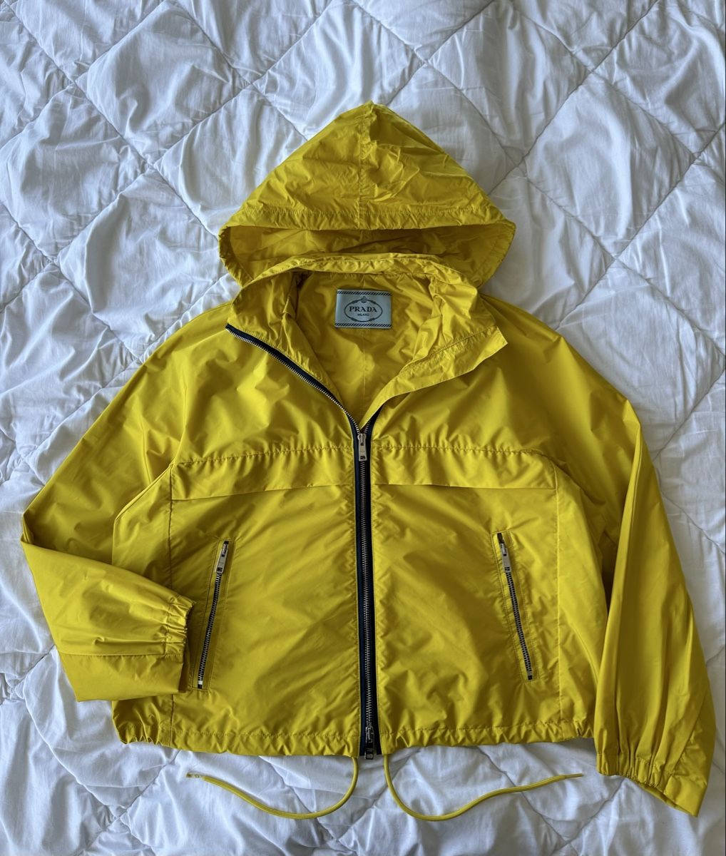 Prada Giacche: Bright Yellow Prada Milano Lightweight Jacket - Size 42 – Usato da Zürich venduto da megastored