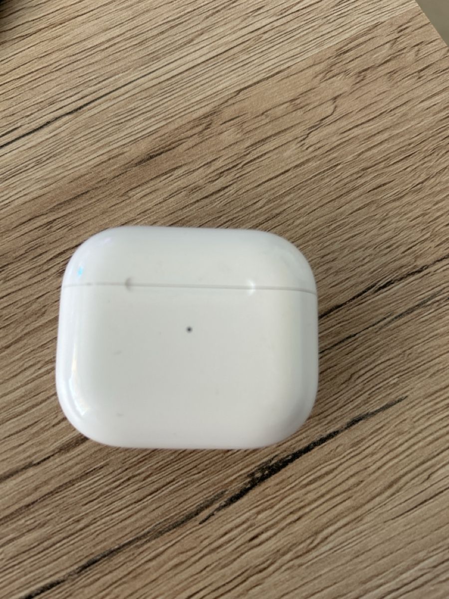Apple Ladegerät: Apple AirPods Ladecase  Gen. 3 – Gebraucht aus Arch von SabineS79