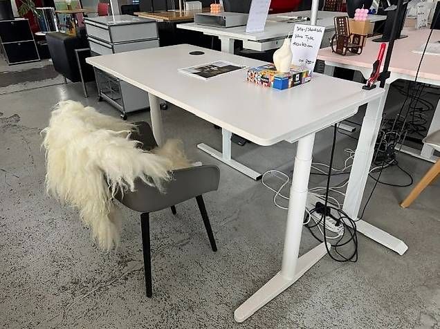 Vitra Scrivanie: Vitra Tyde 2 Sitz-/Stehtisch – Usato da Zollikofen venduto da OberliAG