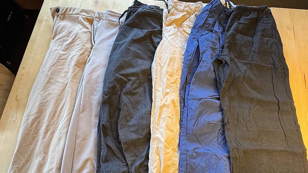 Lotti di vestiti: Damen Kleiderpaket Hose Grösse S – Usato da Dardin venduto da l.a.d.i.n.a