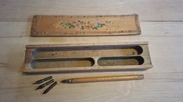 Vintage Schreibkasten mit Federhalter Holzkassette