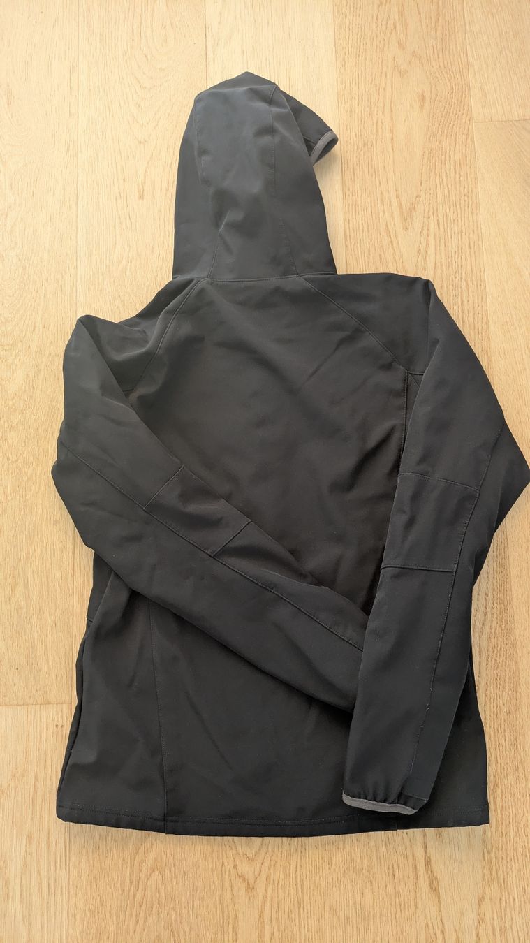 Decathlon Giacche & Cappotti: Softshelljacke Quechua schwarz, grösse 162 – Usato da Ettingen venduto da Gerbera99 1