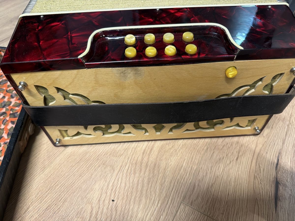 Instruments de musique: Fisarmonica J.C.D. rossa con custodia  – D'occasion à basel par Swiss._.1978 2