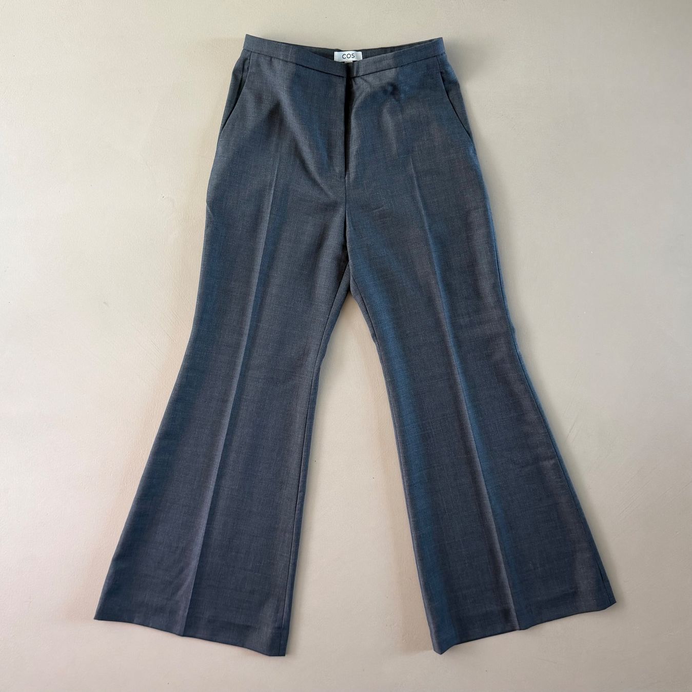 Cos Pantalons: dunkelgraue COS Hose 🩶 – D'occasion à Zürich par ClosetQueen
