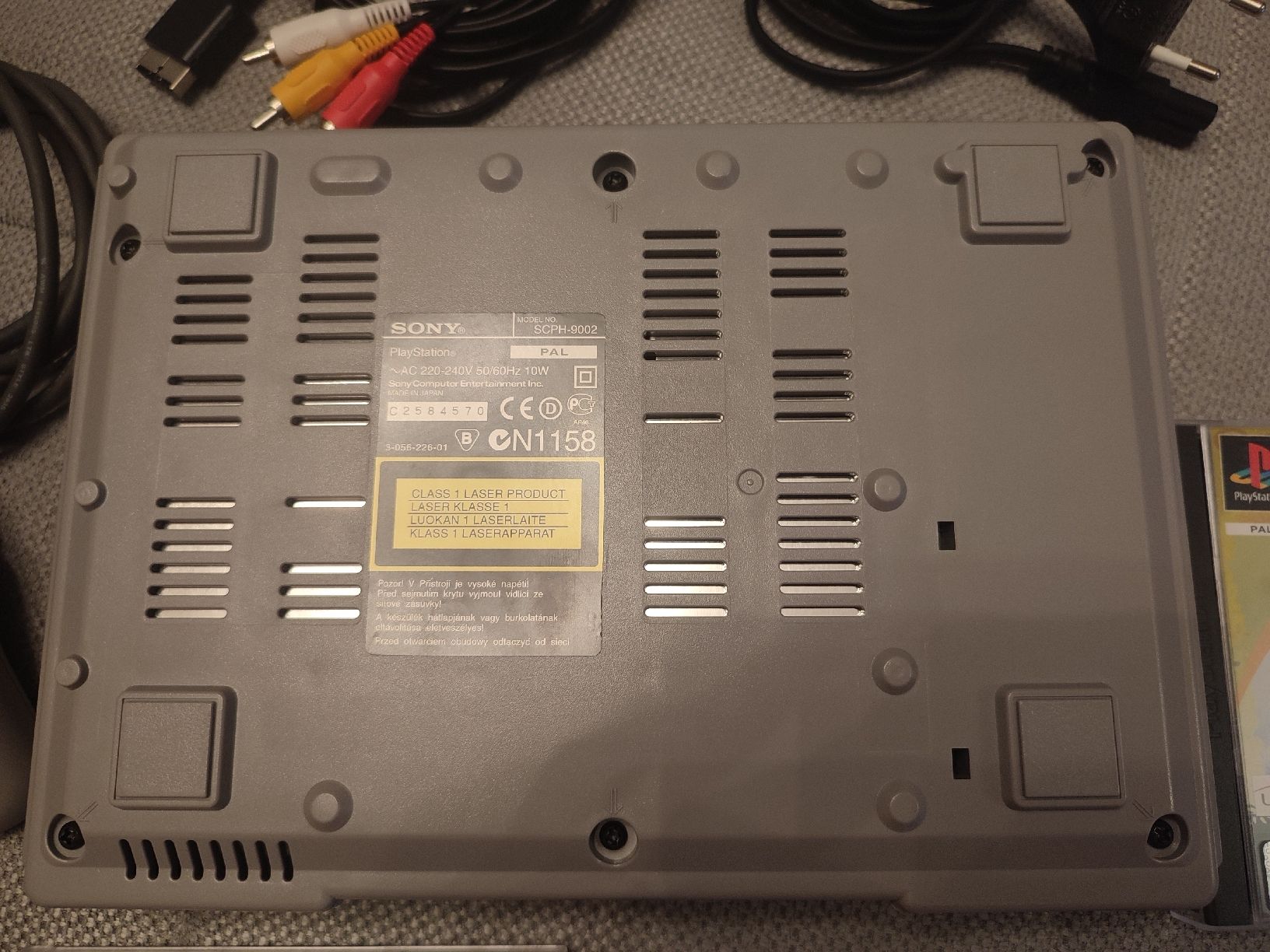 Sony Console: PS1 (SCPH-9002) + 5 Games – Usato da Bougy-Villars venduto da Vogue 4