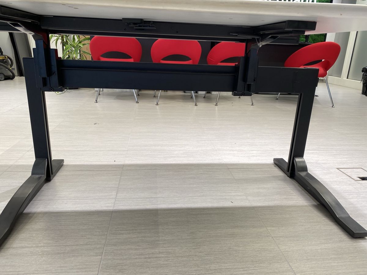Schreibtische: Flexibel einstellbarer Schreibtisch oder Gamingtisch – Gebraucht aus Hägglingen von Karin0802 1