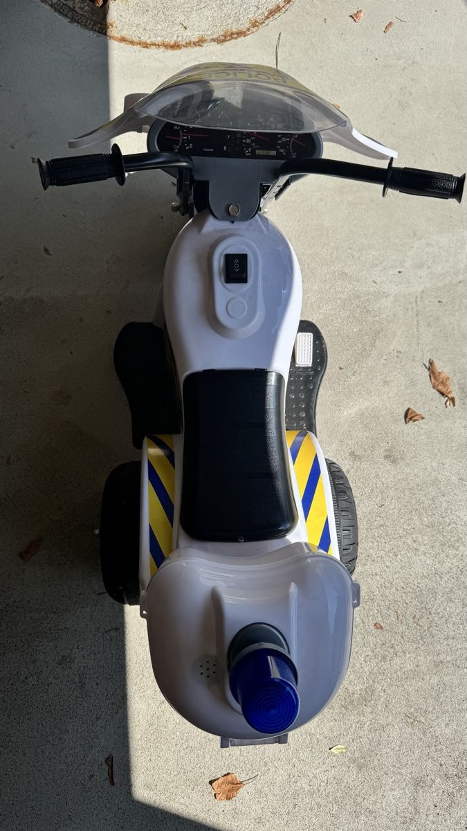Fahrzeuge für Kinder: Kinderfahrzeug Polizei Motorrad Elektrisch  – Defekt aus Untersiggenthal von Jaymoni 3