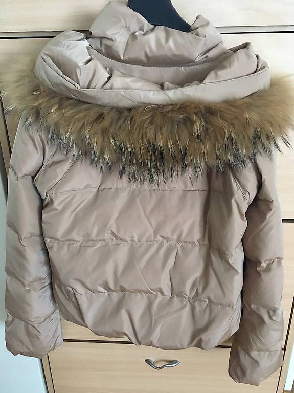 Cappotti: Piumotto beige con vera pelliccia – Usato da Jona venduto da sen_vd8v 1