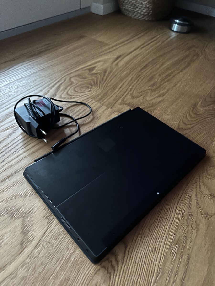 Microsoft Tablet PC: Microsoft Surface mit Tastatur – Usato da Kloten venduto da sel_nq8h 2