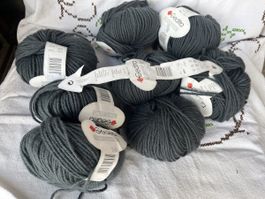 400 gr Merino Wolle 50 %, Acryl 50%,  superwash