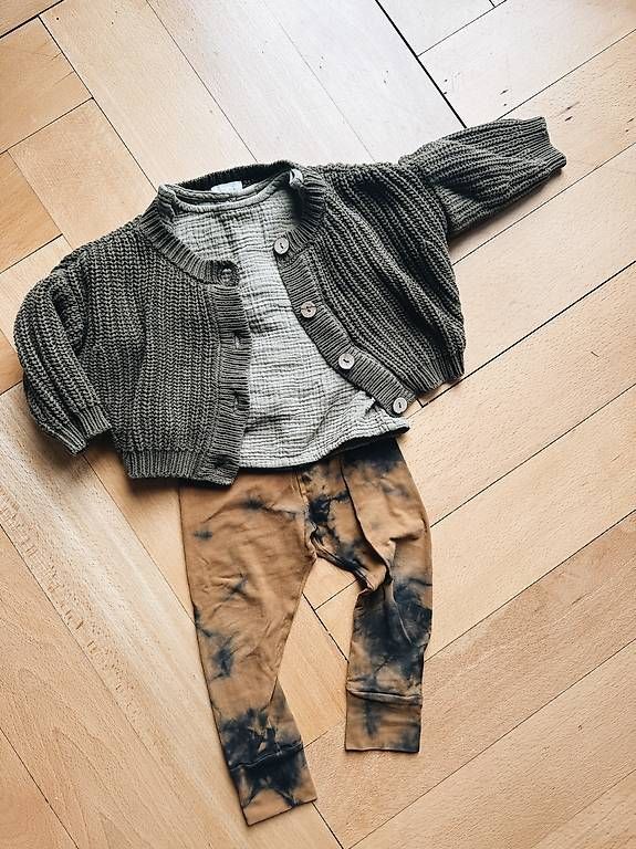 Lotti di vestiti: Coolstes Simple Folk Outfit – Usato da Zürich venduto da designloverin 1