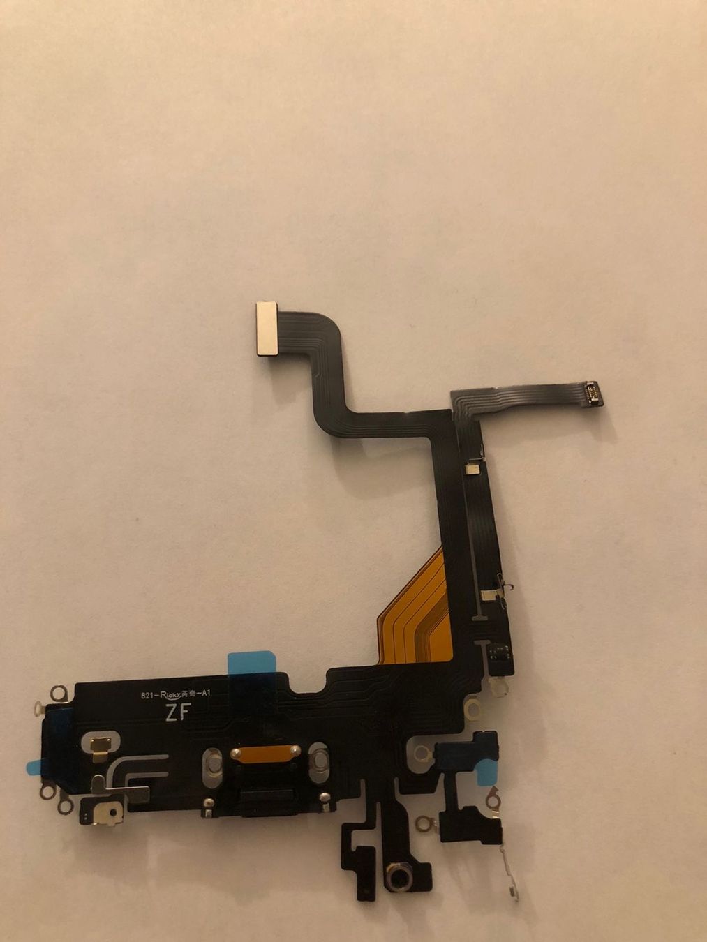 Apple Telefoni cellulari / Smartphones: Connecteur de charge iPhone 13 Pro - Pièce de rechange – Nuovo e nell'imballaggio originale da Leukerbad venduto da mig_8bbp 1