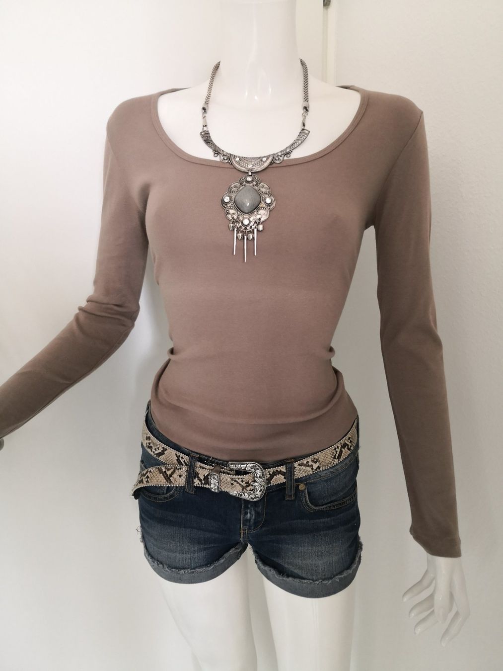 Mango T-shirt: 🤩MANGO LANGARM T-SHIRT BRAUN – Usato da Olten venduto da Naja-Twins-Twins