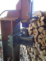 Holzspalt maschine an Traktor