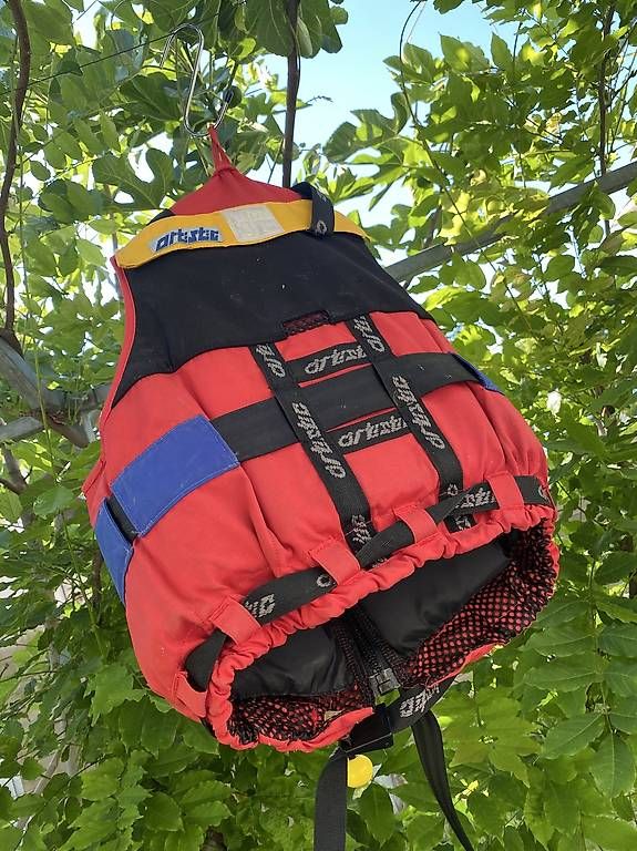 Giubbotti di salvataggio: Schwimmweste S – Usato da Flüelen venduto da 6468 1