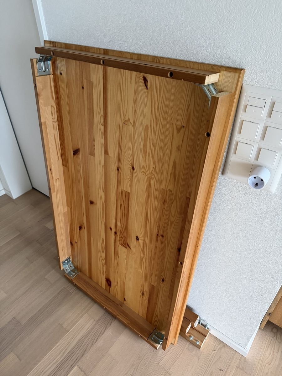 Set di tavolo e panche: Dining Table & 4 Chairs Gratis – Usato da Hermetschwil-Staff venduto da sar_6jwr 1