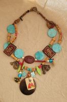 Collier fantaisie création unique et colorée.