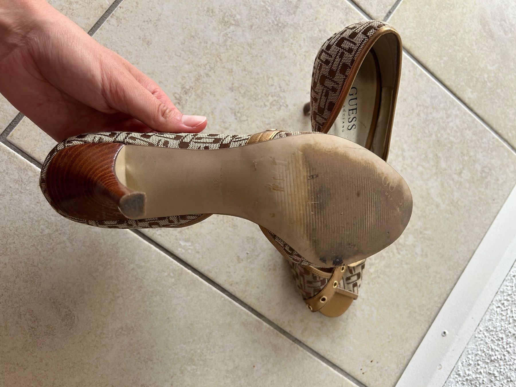 Guess Chaussures femmes: Escaprins GUESS – D'occasion à Cortaillod par lau_plf2 3