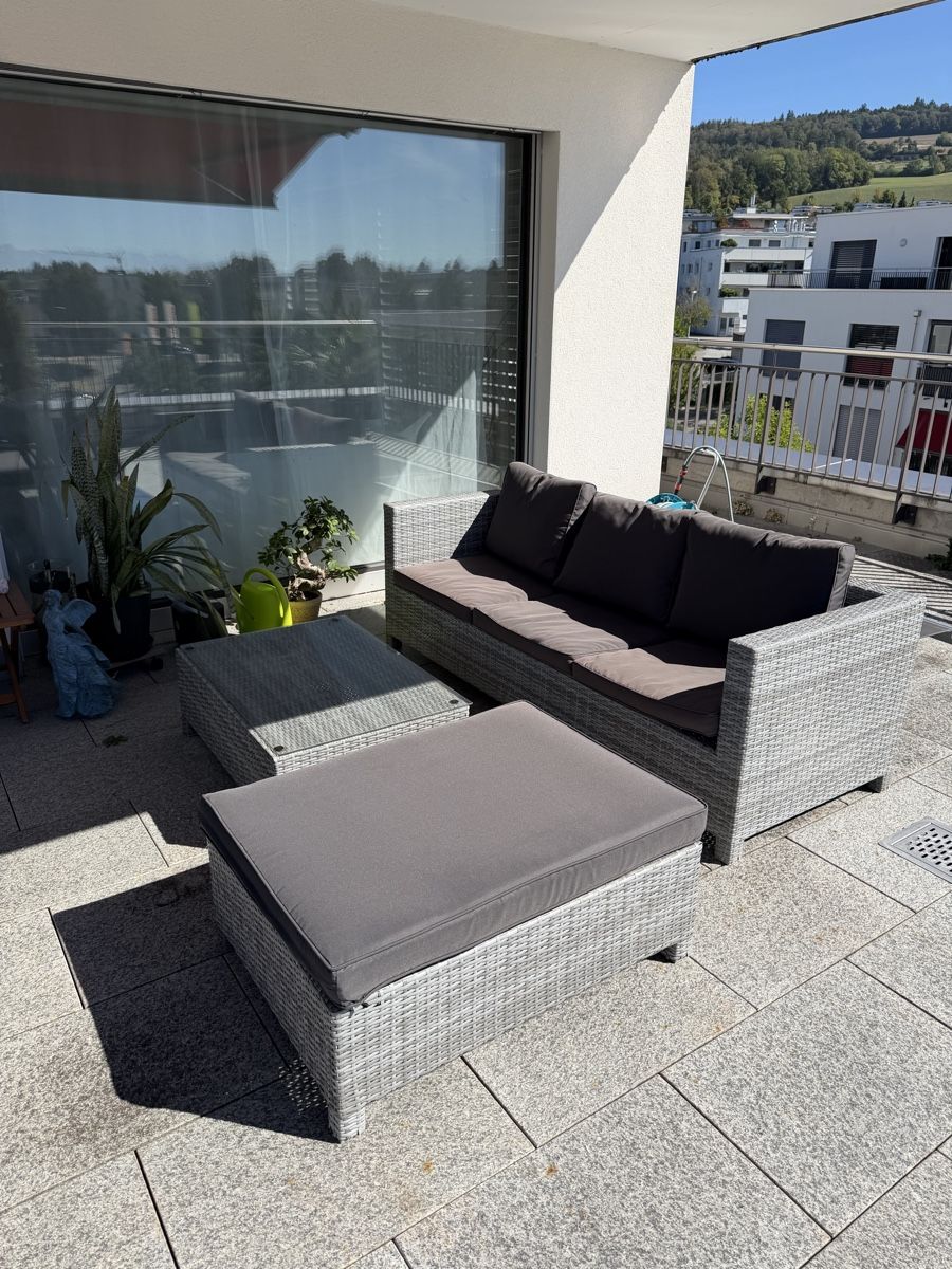 Sofas: Polyrattan Gartenlounge mit Sofa, Tisch & Hocker – Gebraucht aus Niederrohrdorf von retonoris 1
