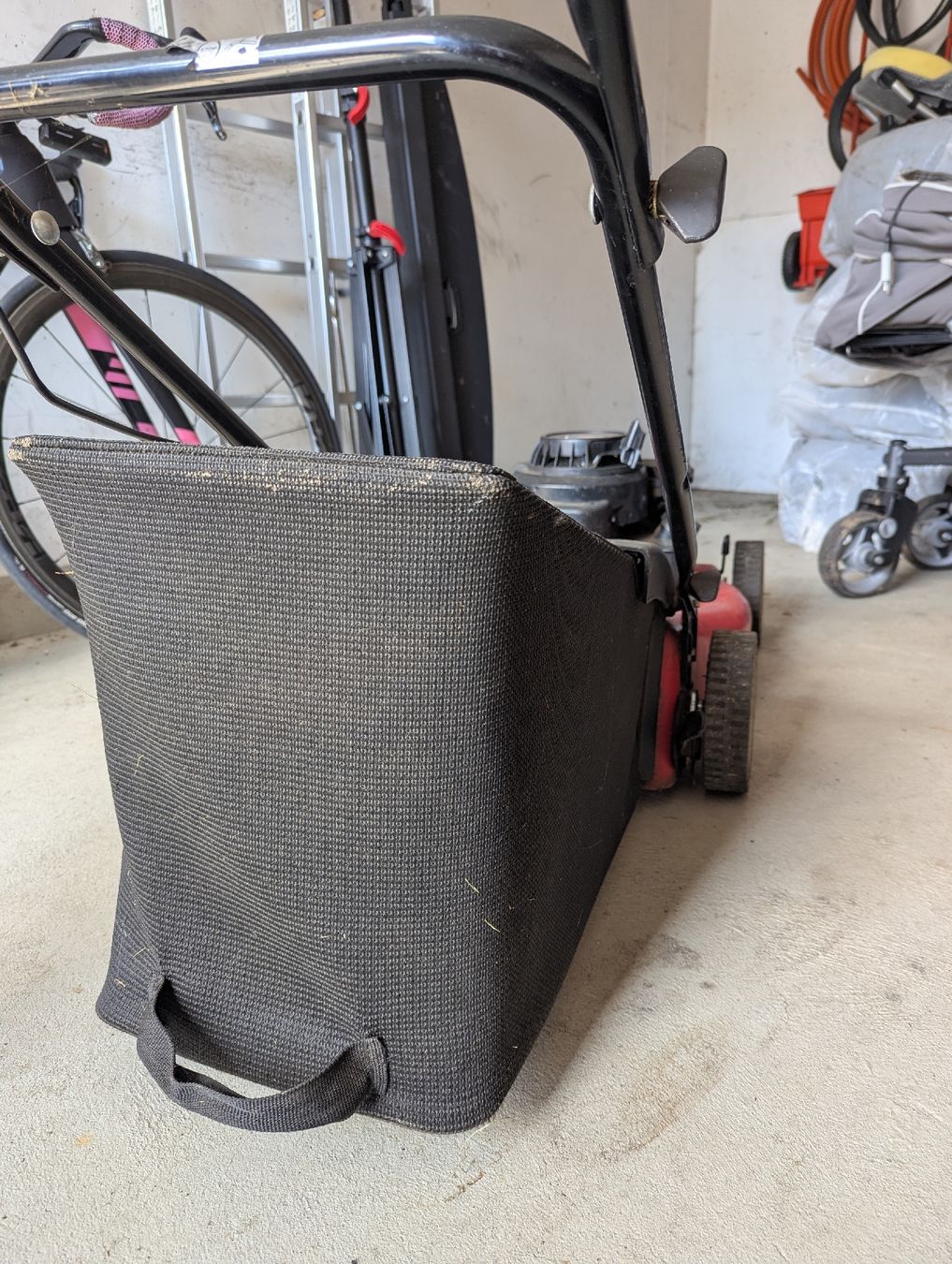 Rasenmäher: Benzin Rasenmäher Briggs & Stratton 158cc – Gebraucht aus Ermatingen von sgr_y8z8 2