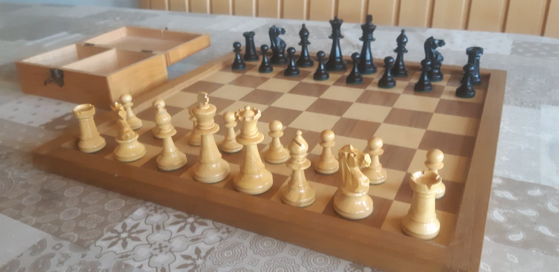 Spiele: Schachbrett mit Figuren – Gebraucht aus Wolfhalden von Quiria68 1