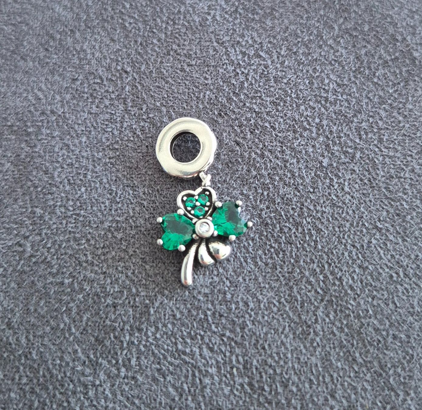 Anhänger: Charm Kleeblatt +Garantie – Neu (gemäss Beschreibung) aus Rotkreuz von Carbone_Bijou-Shop 1