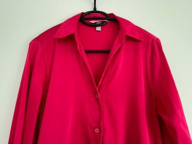 H&M Camicette: Schöne elegante Bluse glänzend,  Grösse XS – Usato da Niederweningen venduto da sho_mb8y 1