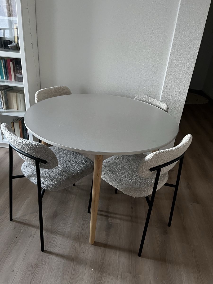 Micasa Stühle: 2 Bouclé Stühle – Neu (gemäss Beschreibung) aus Wädenswil von Vuki 2
