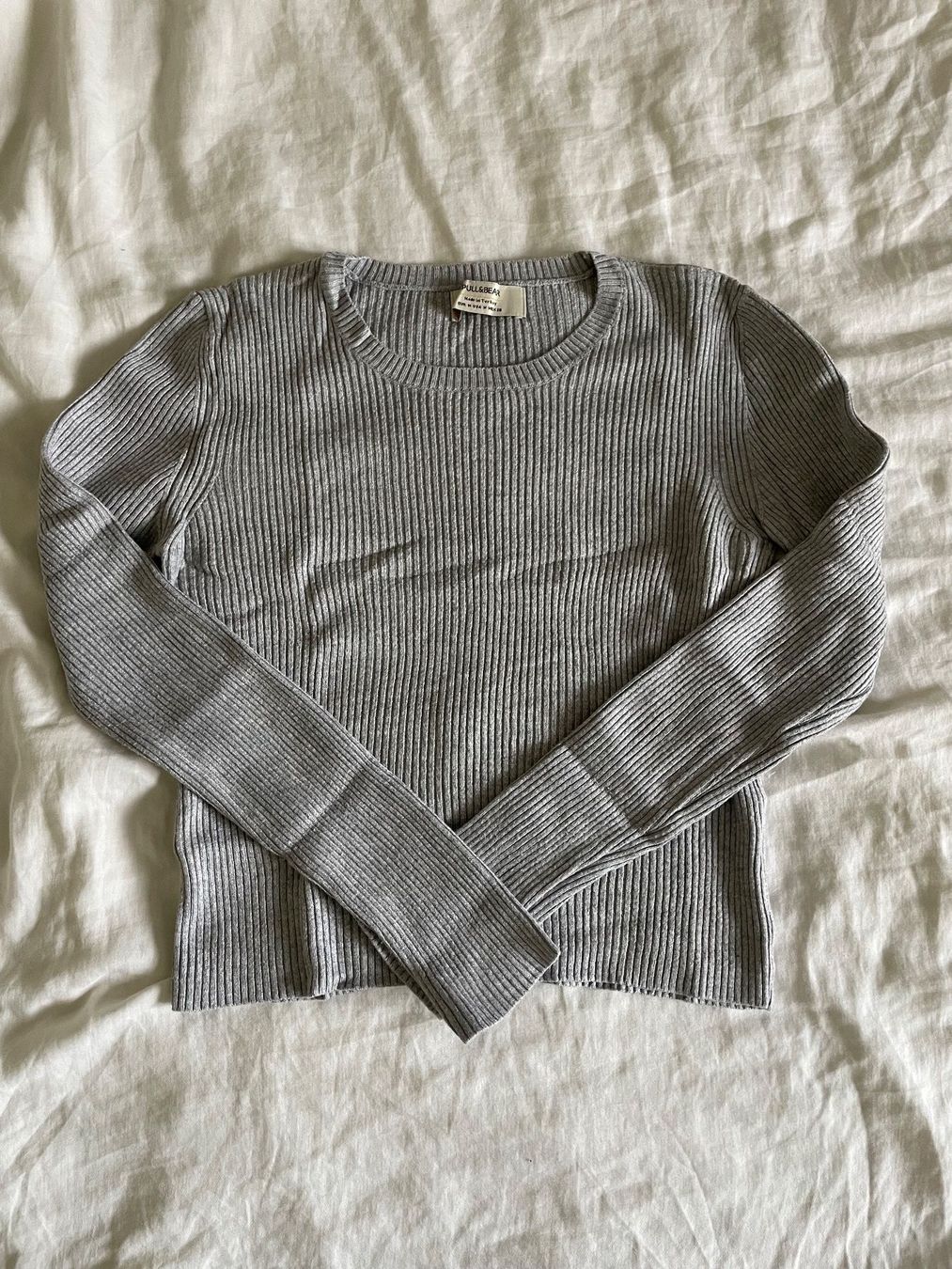 Top: Pull&Bear Pull fin gris côtelé, taille M – Usato da Biel/Bienne venduto da lisalrh