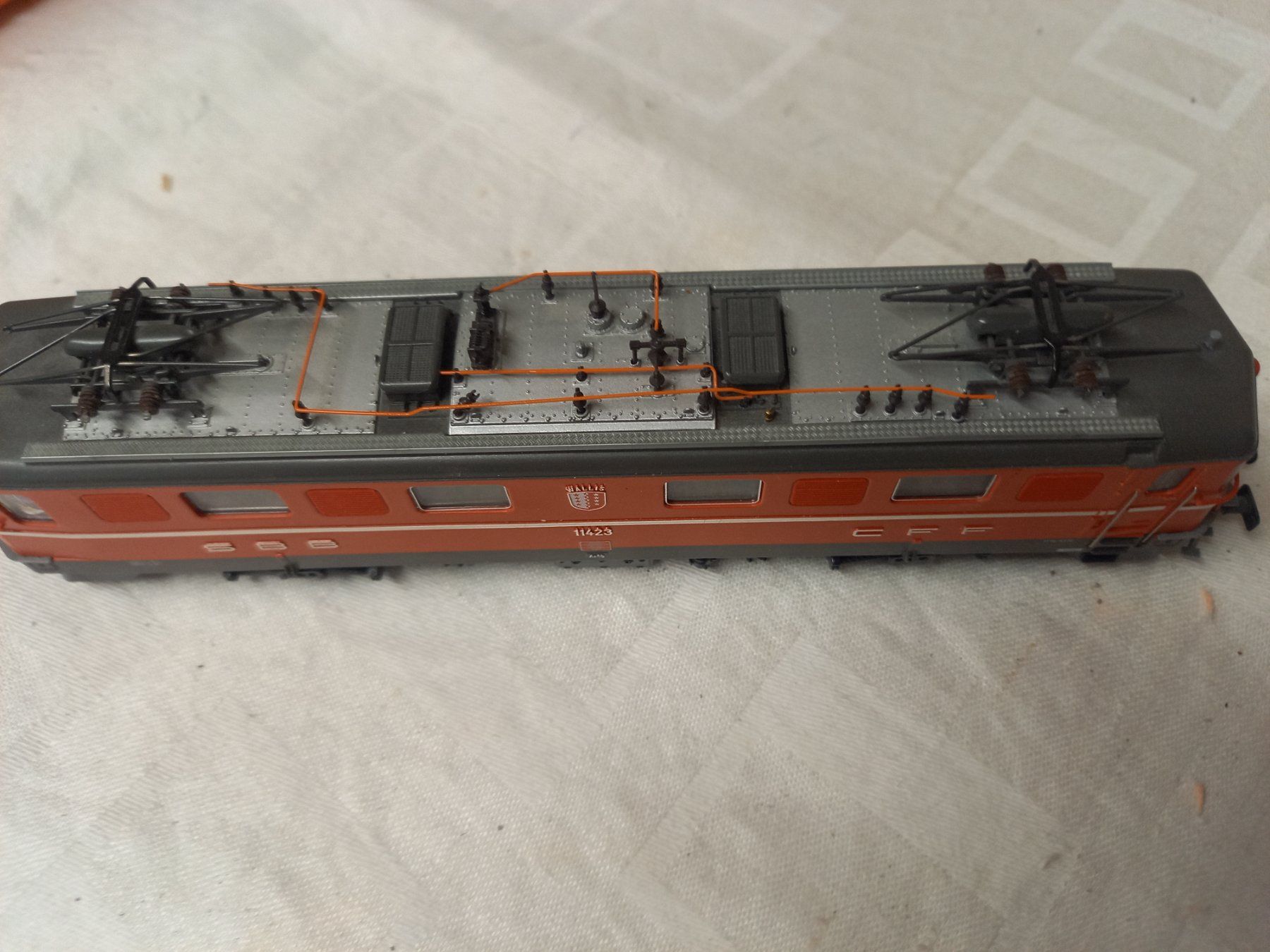 Roco Modelleisenbahnen: Rocco Ae 6/6 rot  Kantonswappen   Valais – Gebraucht aus Buochs von Bronsen46 2