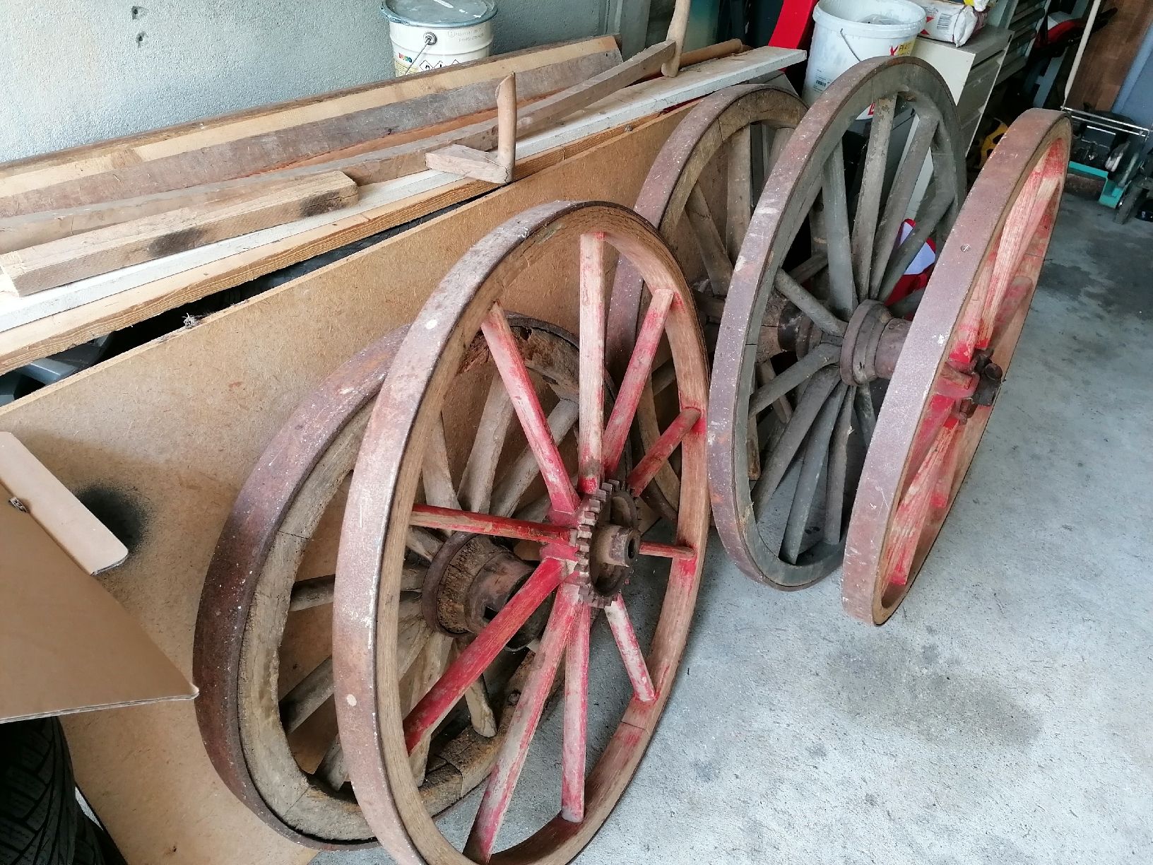 Tutte le decorazioni: Kutschenräder Holz Metall – Usato da Trubschachen venduto da Nevs81 2