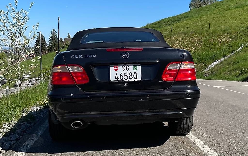Mercedes-Benz Automobili: Mercedes-Benz CLK 320 Elégance Automatic, Privat – Usato da Flawil venduto da paramaribo 3