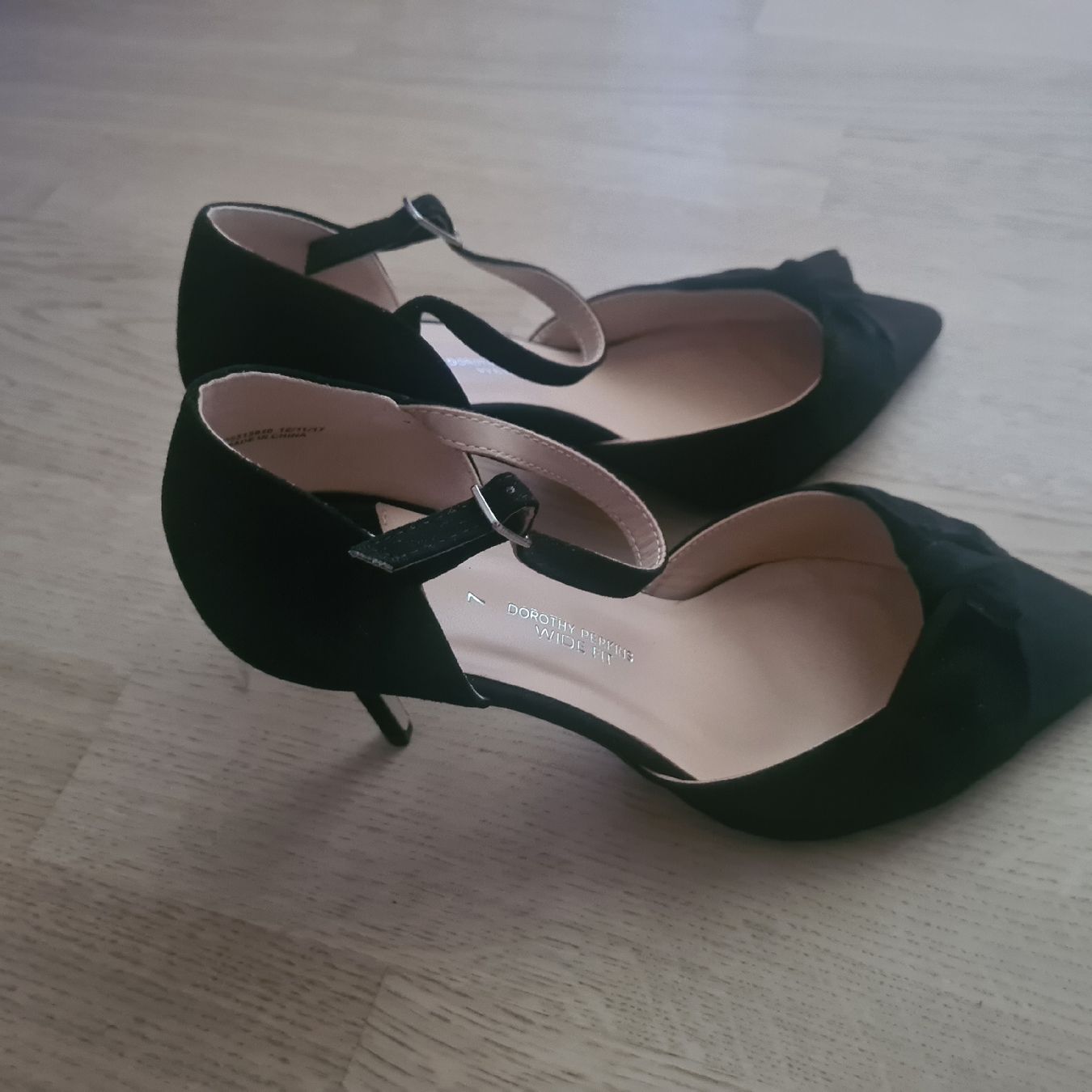 Chaussures femmes: Absatzschuh Gr. 7 entspricht einer 38 – D'occasion à Steinen par turbogeiss99 1